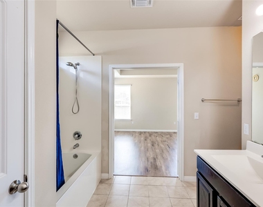 1549 Hamiltons Way - Photo Thumbnail 17