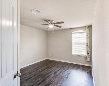 1549 Hamiltons Way - Photo Thumbnail 22