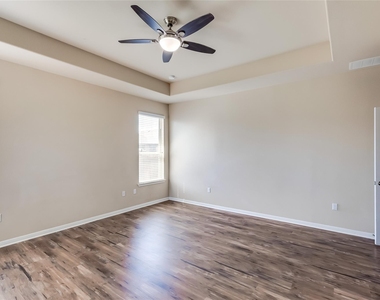1549 Hamiltons Way - Photo Thumbnail 15