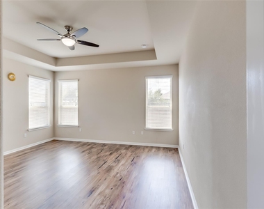 1549 Hamiltons Way - Photo Thumbnail 12