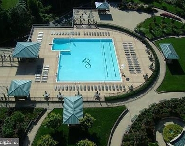 5225 Pooks Hill Road - Photo Thumbnail 4