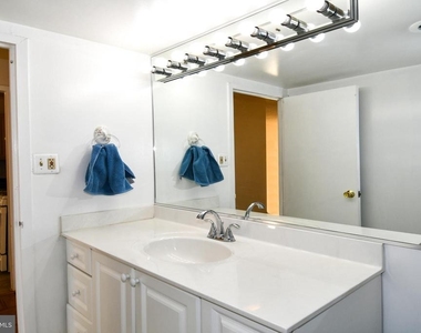 5225 Pooks Hill Road - Photo Thumbnail 12