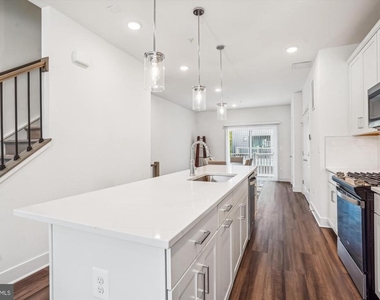 845 King Farm Boulevard - Photo Thumbnail 11