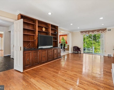 11119 Lamplighter Lane - Photo Thumbnail 6