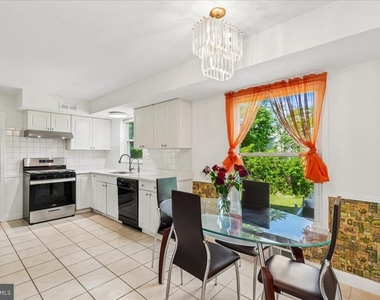 11119 Lamplighter Lane - Photo Thumbnail 9