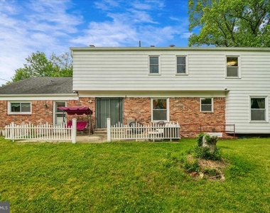 11119 Lamplighter Lane - Photo Thumbnail 3