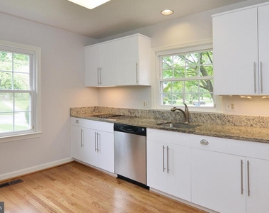 7208 Marbury Road - Photo Thumbnail 6