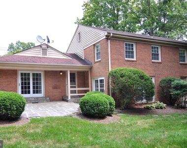 7208 Marbury Road - Photo Thumbnail 2