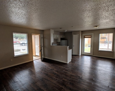 1603 Onion Creek Village Dr - Photo Thumbnail 2
