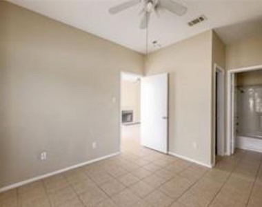 2505 W Slaughter Ln - Photo Thumbnail 6