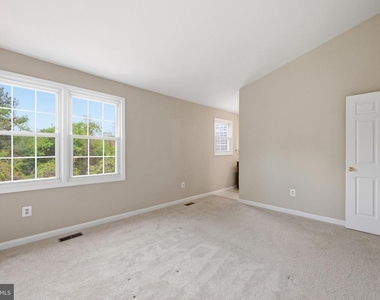 15622 Cliff Swallow Way - Photo Thumbnail 11