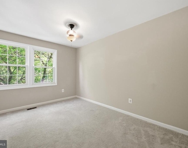 15622 Cliff Swallow Way - Photo Thumbnail 16