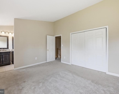 15622 Cliff Swallow Way - Photo Thumbnail 10