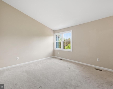 15622 Cliff Swallow Way - Photo Thumbnail 9
