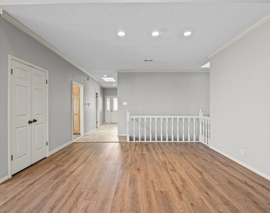 114 Paragon Ct - Photo Thumbnail 6