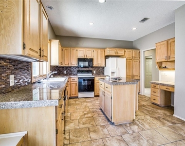 114 Paragon Ct - Photo Thumbnail 3