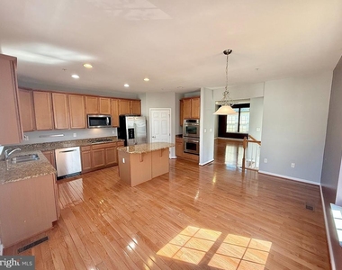 9407 Aston Village - Photo Thumbnail 11