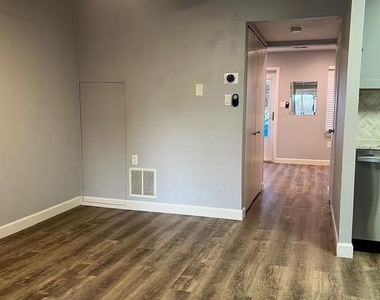 195 Stonegate Drive - Photo Thumbnail 6