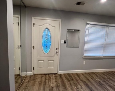 195 Stonegate Drive - Photo Thumbnail 2