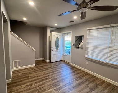 195 Stonegate Drive - Photo Thumbnail 4