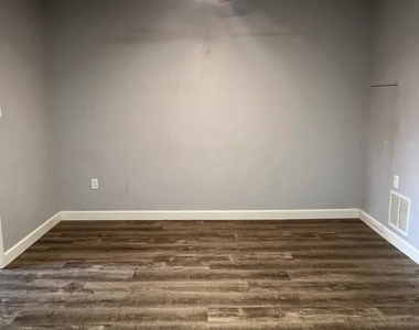 195 Stonegate Drive - Photo Thumbnail 10