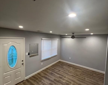 195 Stonegate Drive - Photo Thumbnail 3