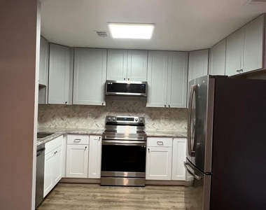 195 Stonegate Drive - Photo Thumbnail 12
