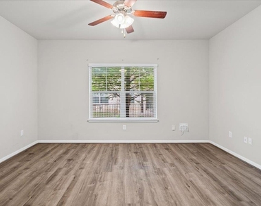 516 E Slaughter Ln - Photo Thumbnail 17