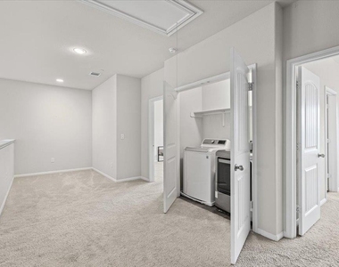516 E Slaughter Ln - Photo Thumbnail 25