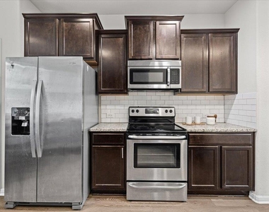 516 E Slaughter Ln - Photo Thumbnail 2