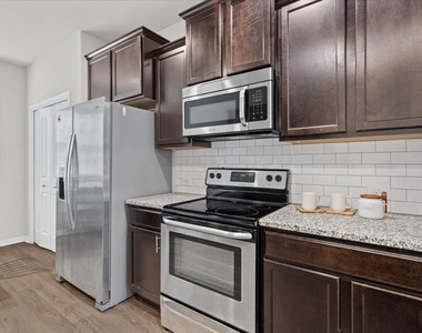 516 E Slaughter Ln - Photo Thumbnail 12