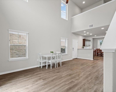 516 E Slaughter Ln - Photo Thumbnail 1