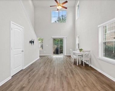 516 E Slaughter Ln - Photo Thumbnail 5