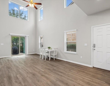 516 E Slaughter Ln - Photo Thumbnail 6