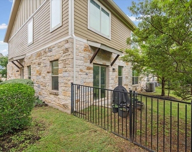 516 E Slaughter Ln - Photo Thumbnail 21