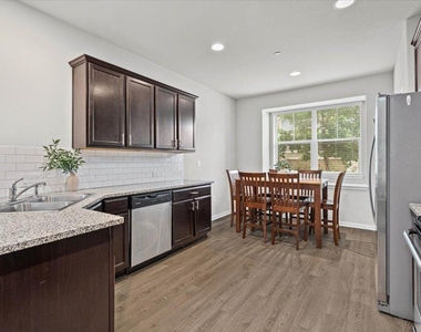 516 E Slaughter Ln - Photo Thumbnail 9