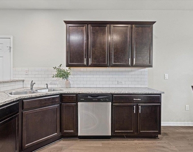 516 E Slaughter Ln - Photo Thumbnail 10