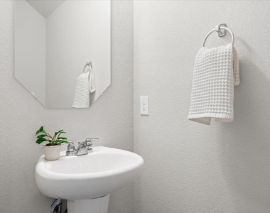 516 E Slaughter Ln - Photo Thumbnail 16