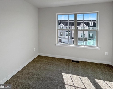 338 Paca Gardens Ln - Photo Thumbnail 6