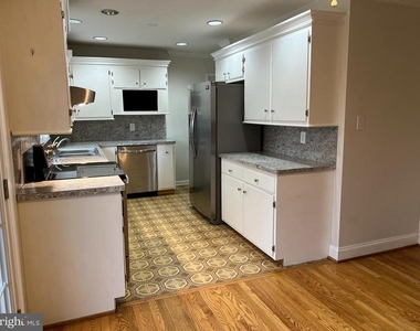 810 Wisteria Drive - Photo Thumbnail 10