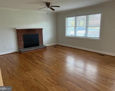 810 Wisteria Drive - Photo Thumbnail 4