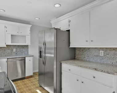 810 Wisteria Drive - Photo Thumbnail 28