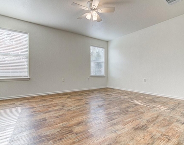 7505 Aspen Brook Dr - Photo Thumbnail 11