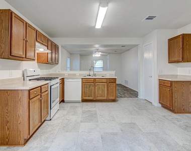 7505 Aspen Brook Dr - Photo Thumbnail 4