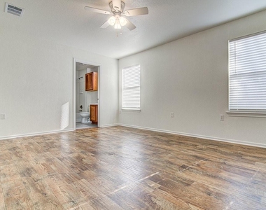7505 Aspen Brook Dr - Photo Thumbnail 12