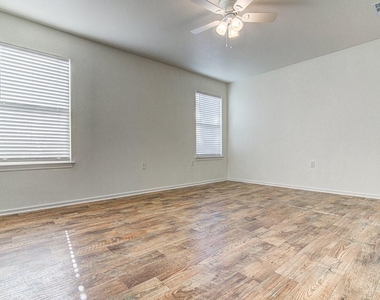 7505 Aspen Brook Dr - Photo Thumbnail 13
