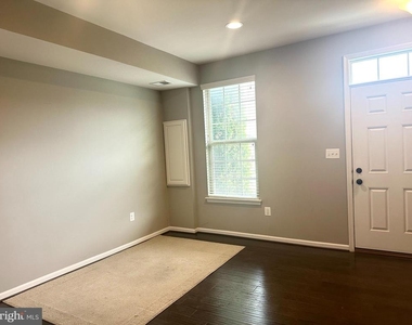 886 S Macon Street - Photo Thumbnail 4