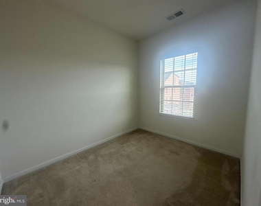 886 S Macon Street - Photo Thumbnail 15