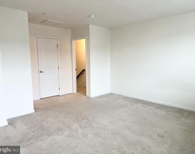 886 S Macon Street - Photo Thumbnail 18