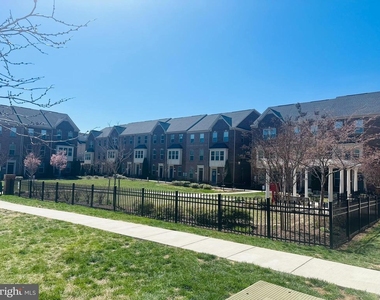 886 S Macon Street - Photo Thumbnail 25